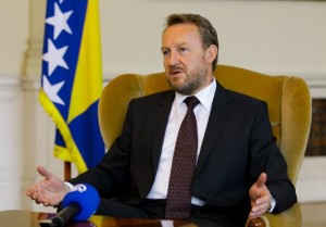 Preko hiljadu radnih mjesta u realnom sektoru mjesečno?!